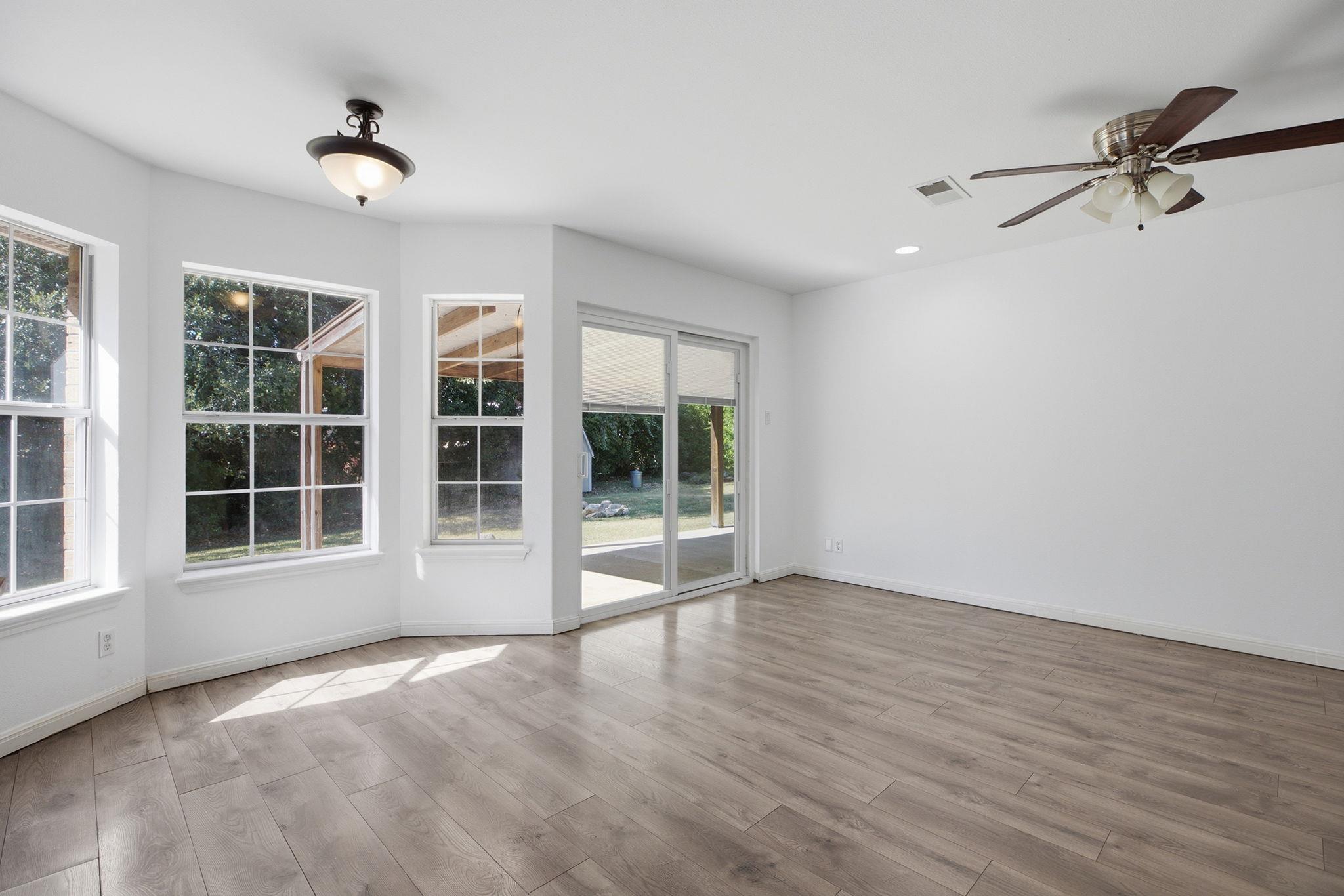703 Post Oak Cir Property Photo 6