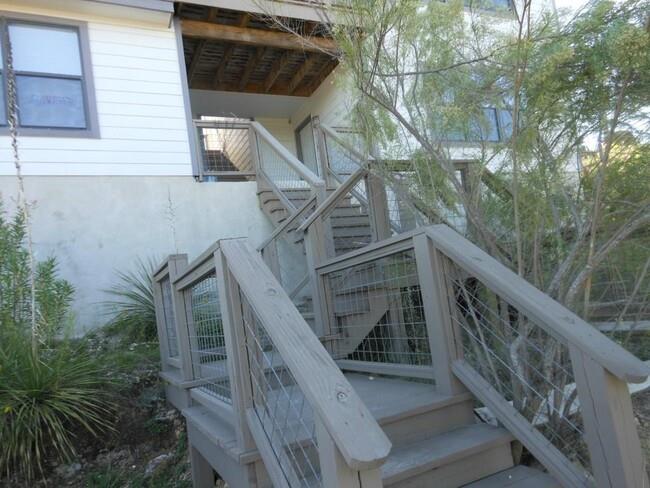 400 Eagles Nest Dr Property Photo 4