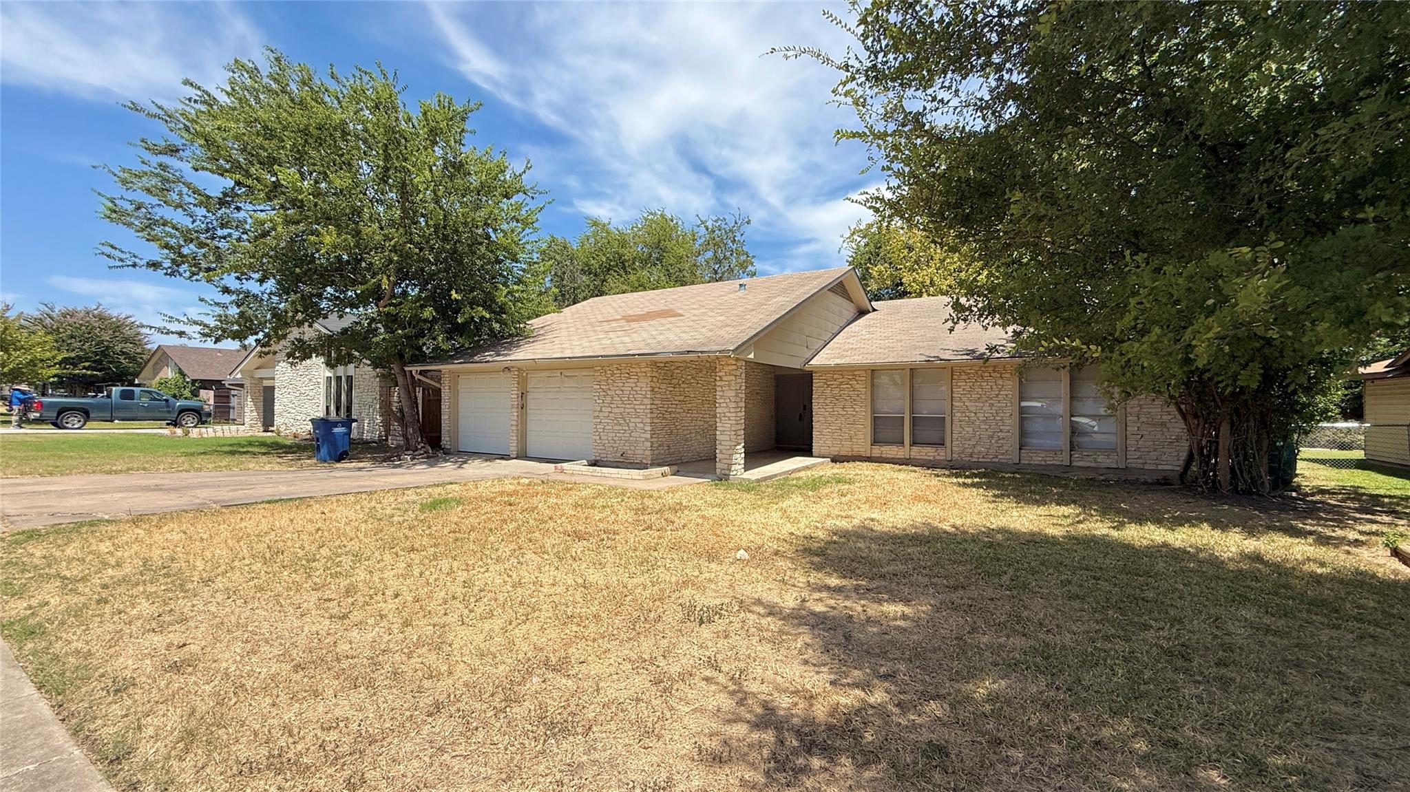 10105 Oak Hollow Dr Property Photo 3