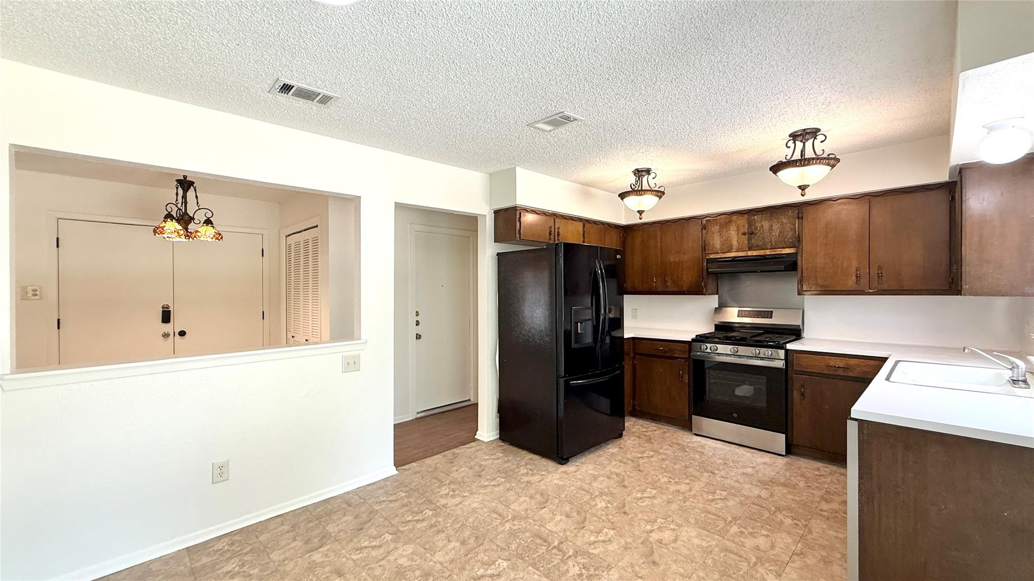 10105 Oak Hollow Dr Property Photo 8