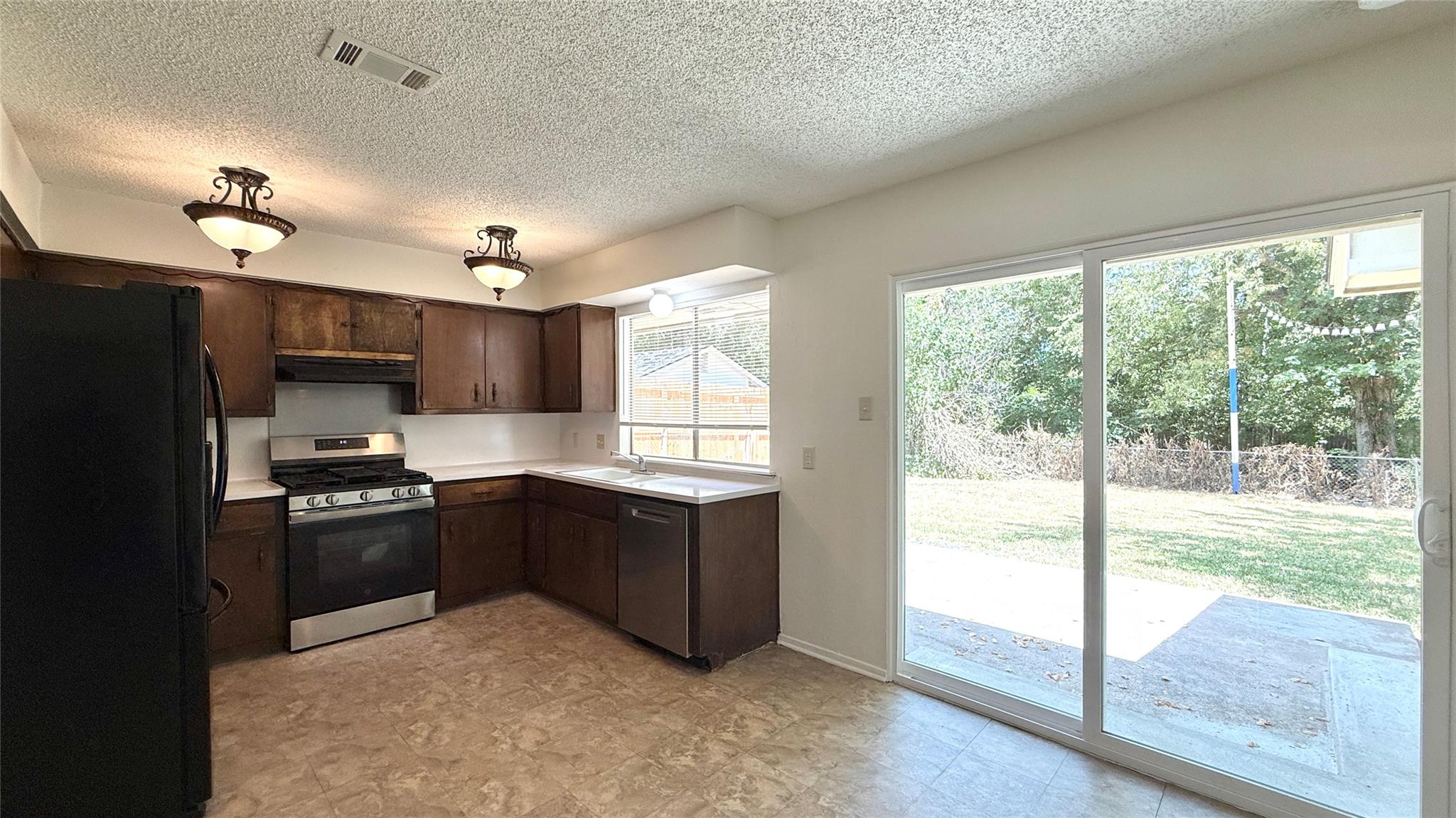 10105 Oak Hollow Dr Property Photo 9