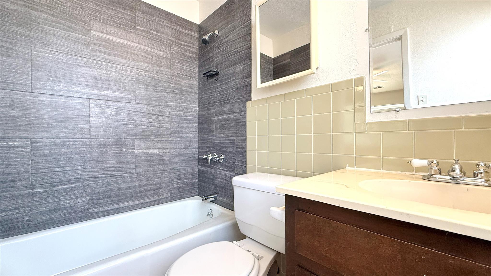 10105 Oak Hollow Dr Property Photo 17