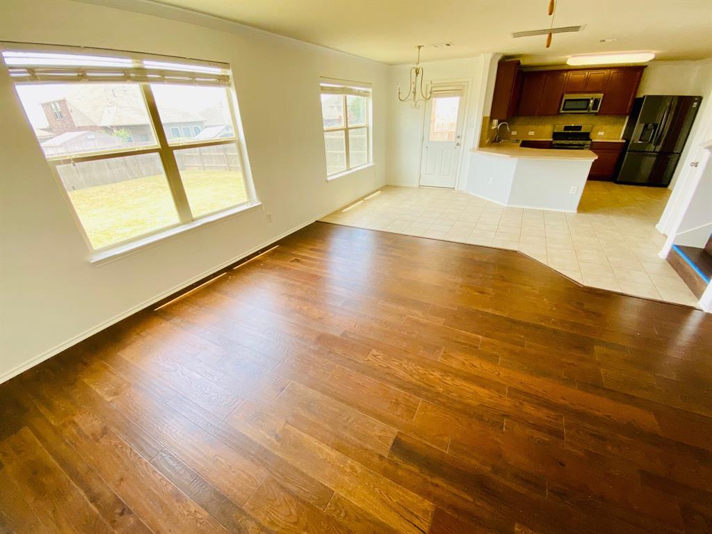 569 Travertine Trl Property Photo 8