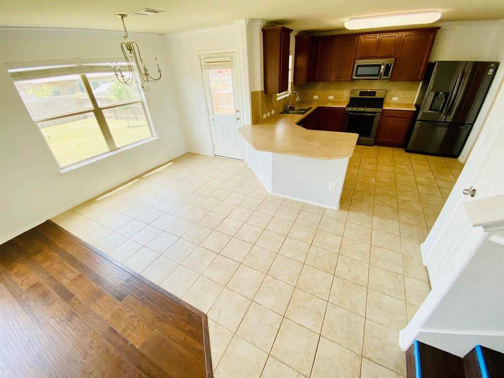 569 Travertine Trl Property Photo 9