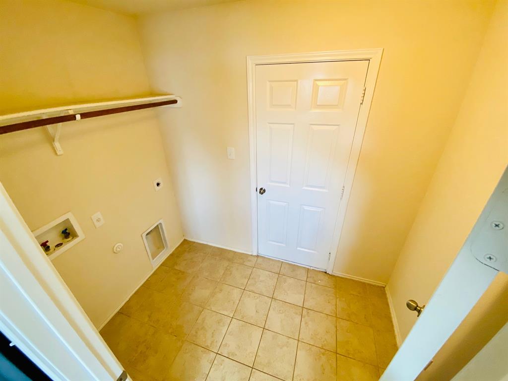 569 Travertine Trl Property Photo 16