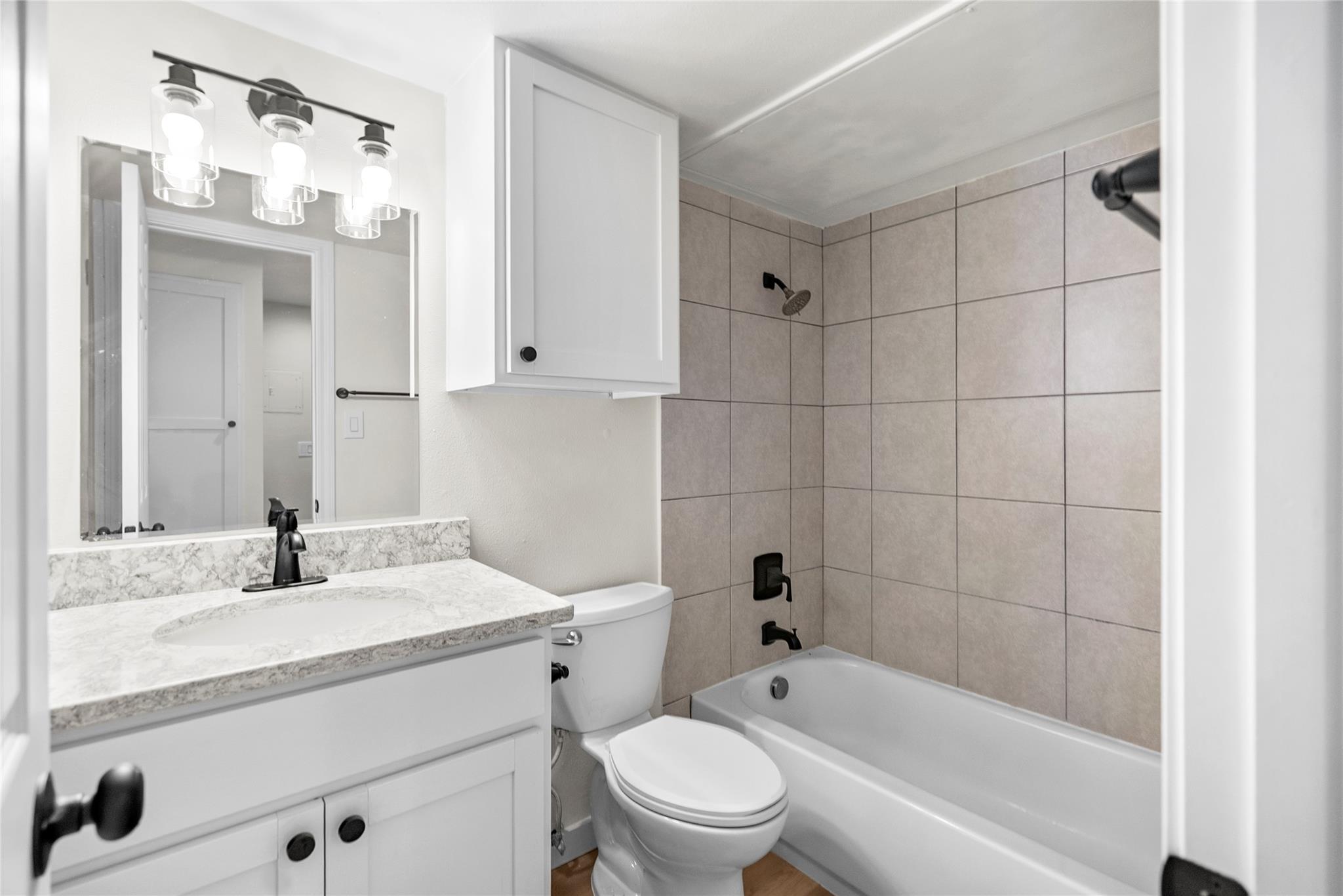 3819 Southway Dr #208 Property Photo 3