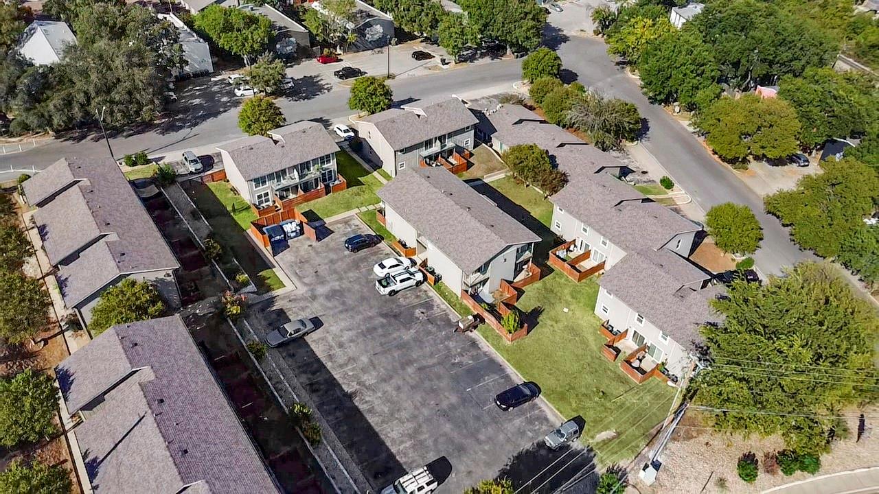 3819 Southway Dr #208 Property Photo 7