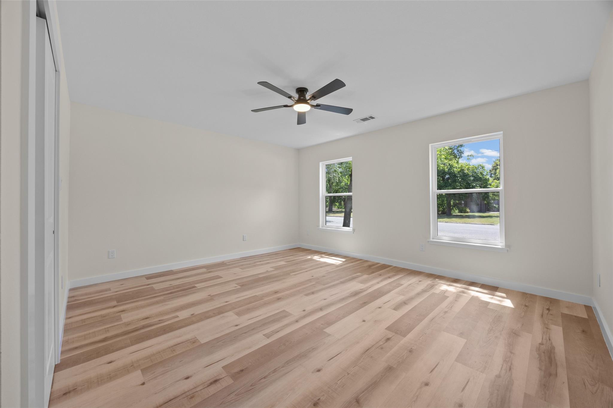705 Campbell St Property Photo 11