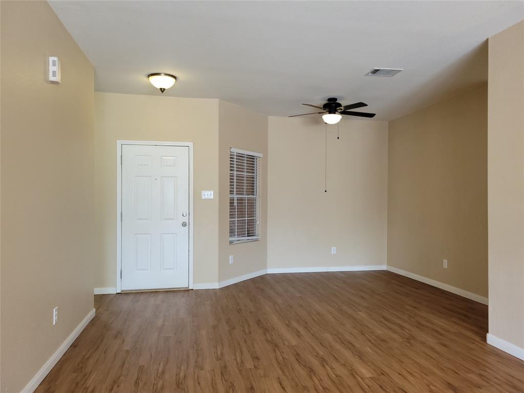 107 Fossil Trl Property Photo 4