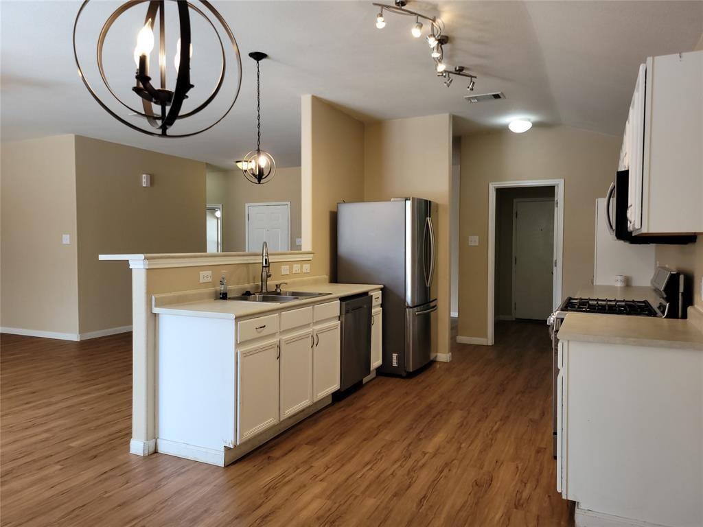107 Fossil Trl Property Photo 5