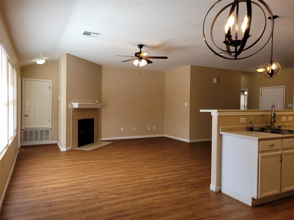 107 Fossil Trl Property Photo 6