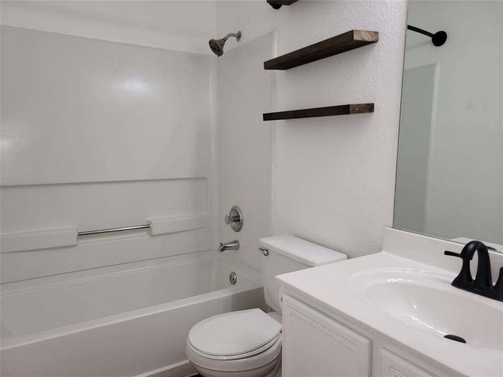 107 Fossil Trl Property Photo 11