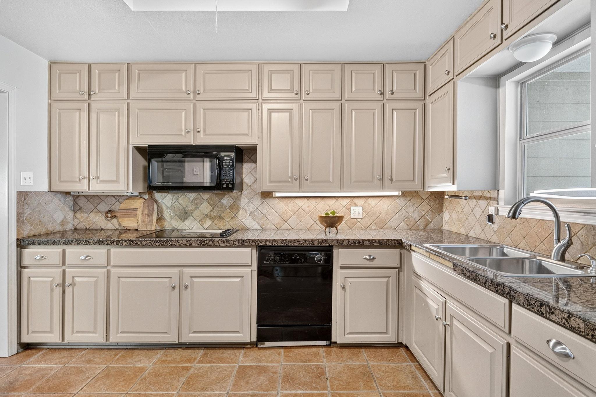 4702 Chiappero Trl Property Photo 12