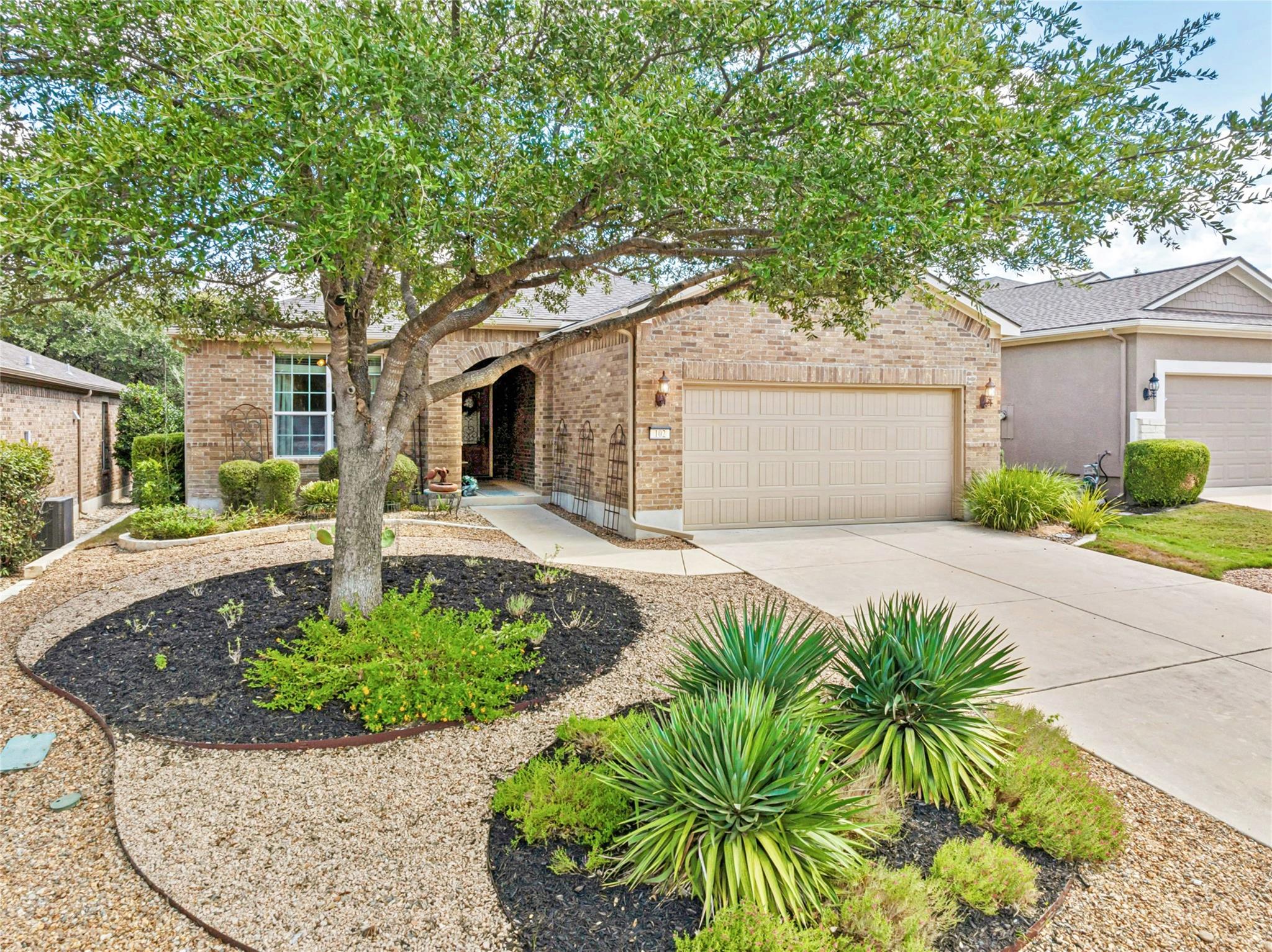 102 Trinity Ln Property Photo 2