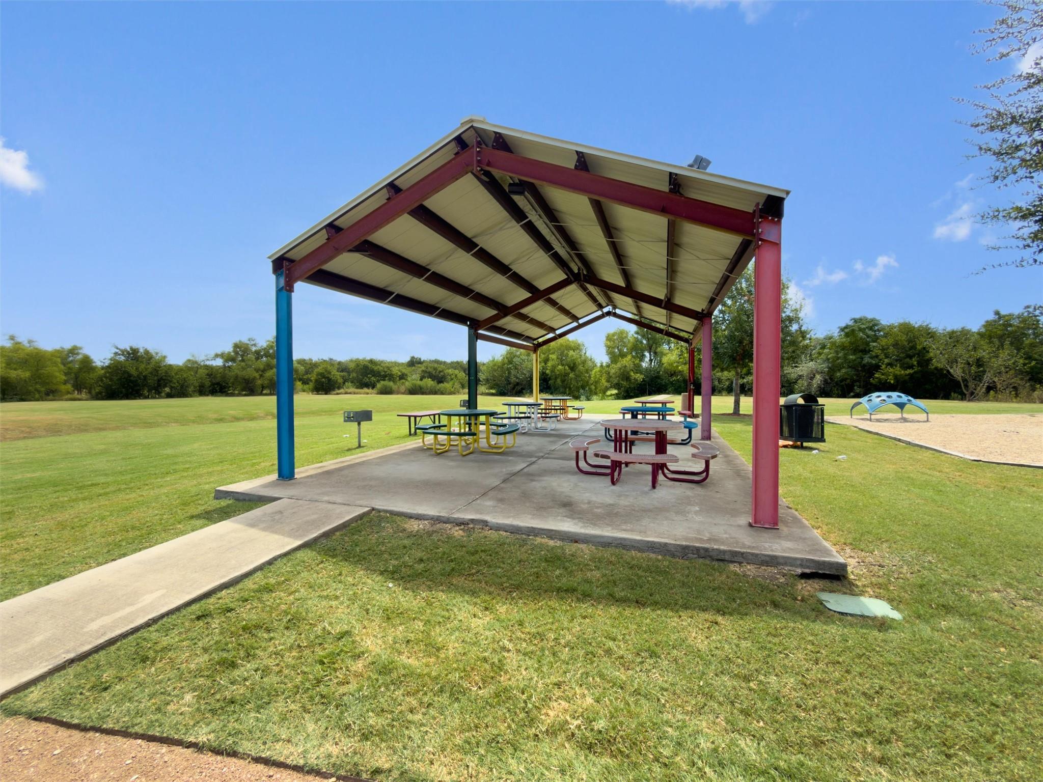 724 Lavaca Loop Property Photo 38