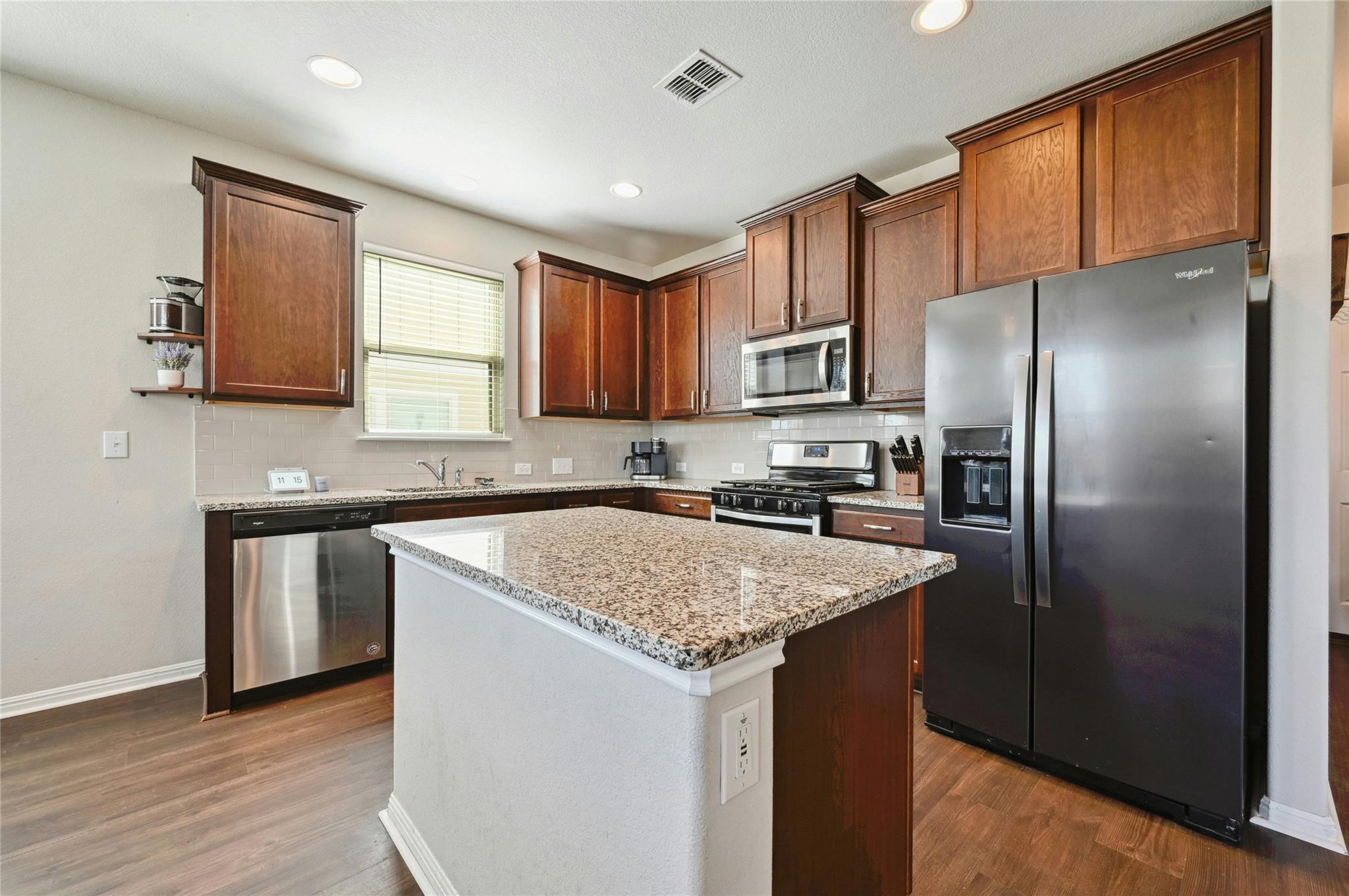 449 Triumph Rd Property Photo 9