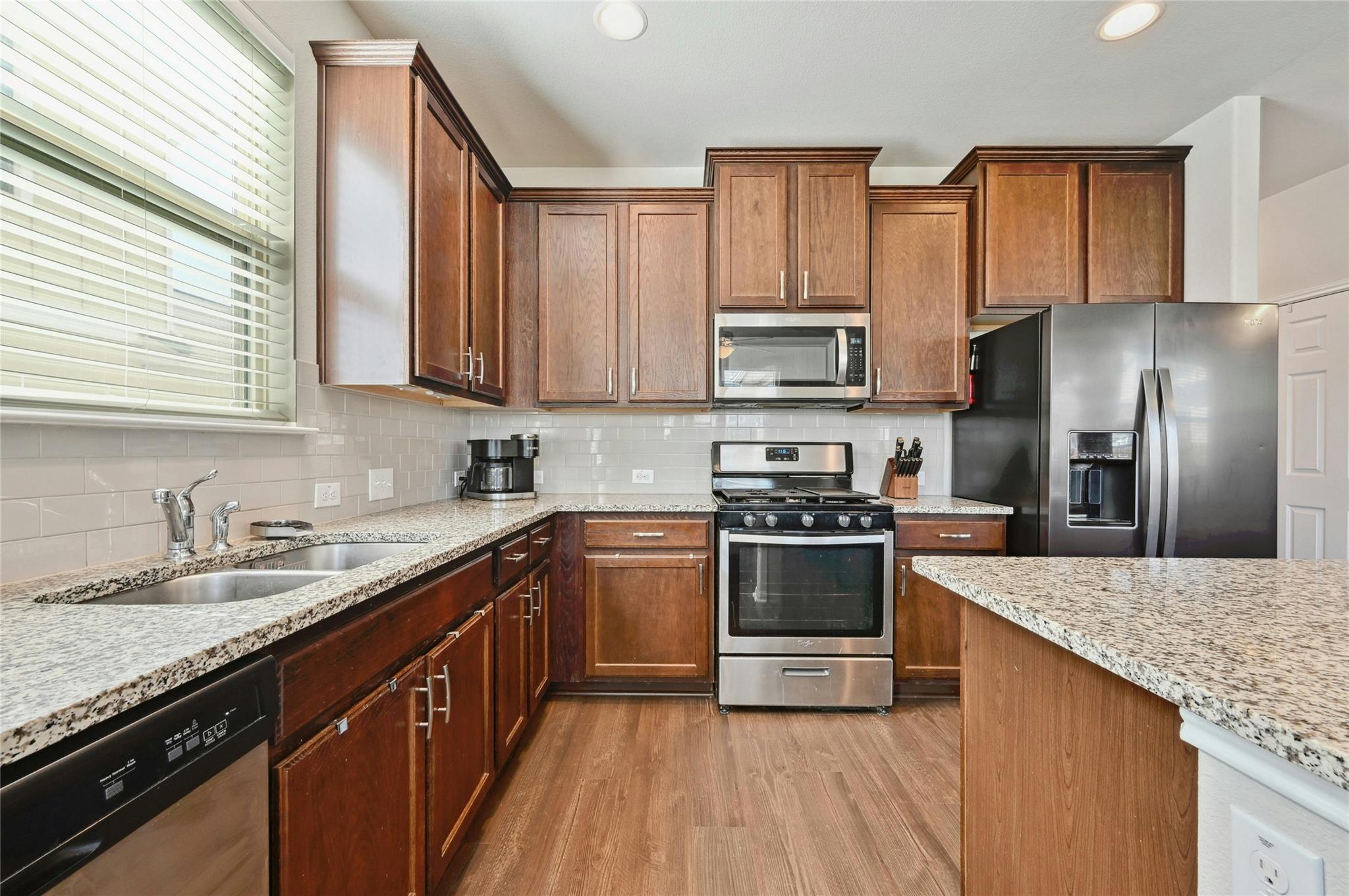449 Triumph Rd Property Photo 10