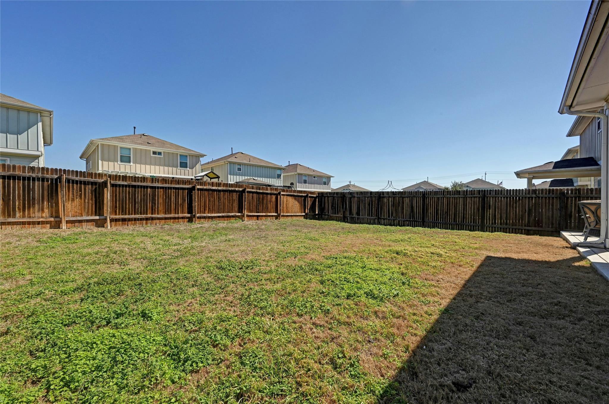 449 Triumph Rd Property Photo 23