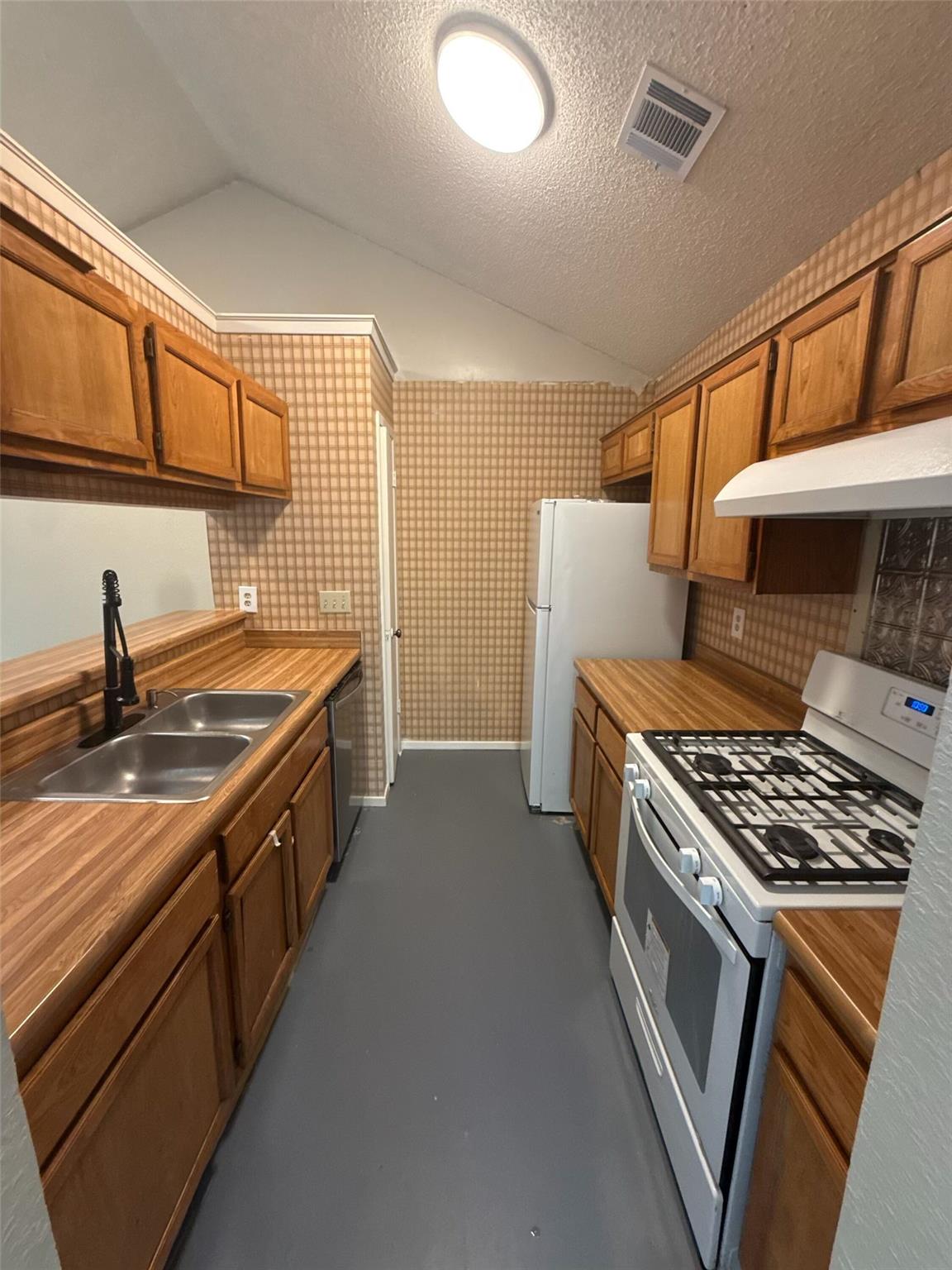 12308 Dellrey Dr #a Property Photo 4