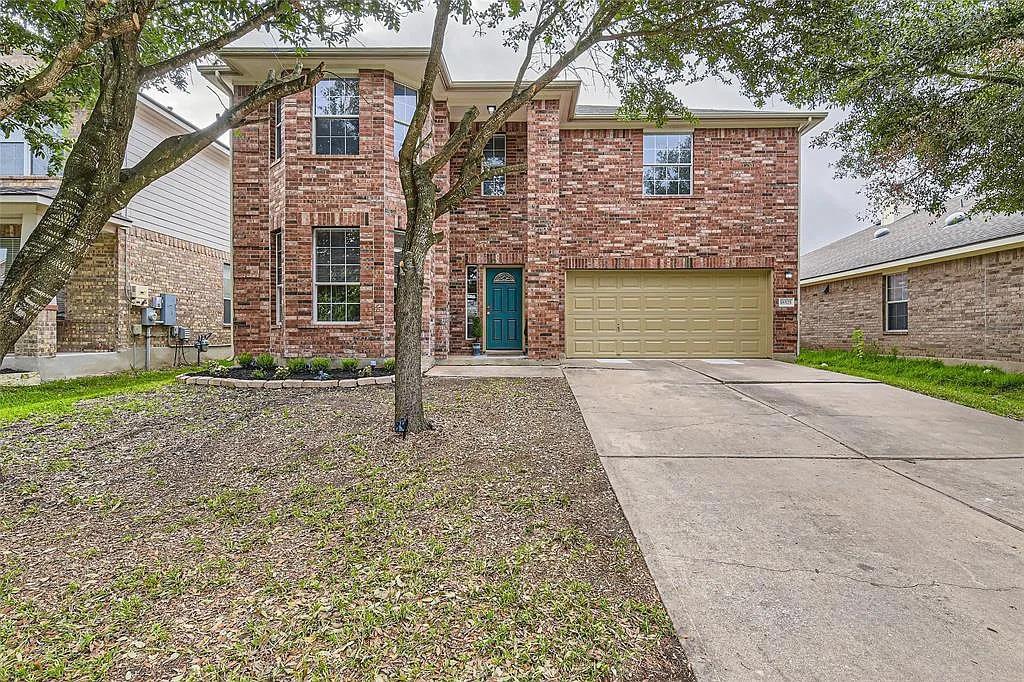 18525 Blue Pond Dr Property Photo