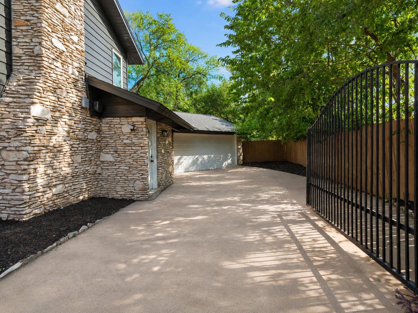 3105 Borden Rd Property Photo 3
