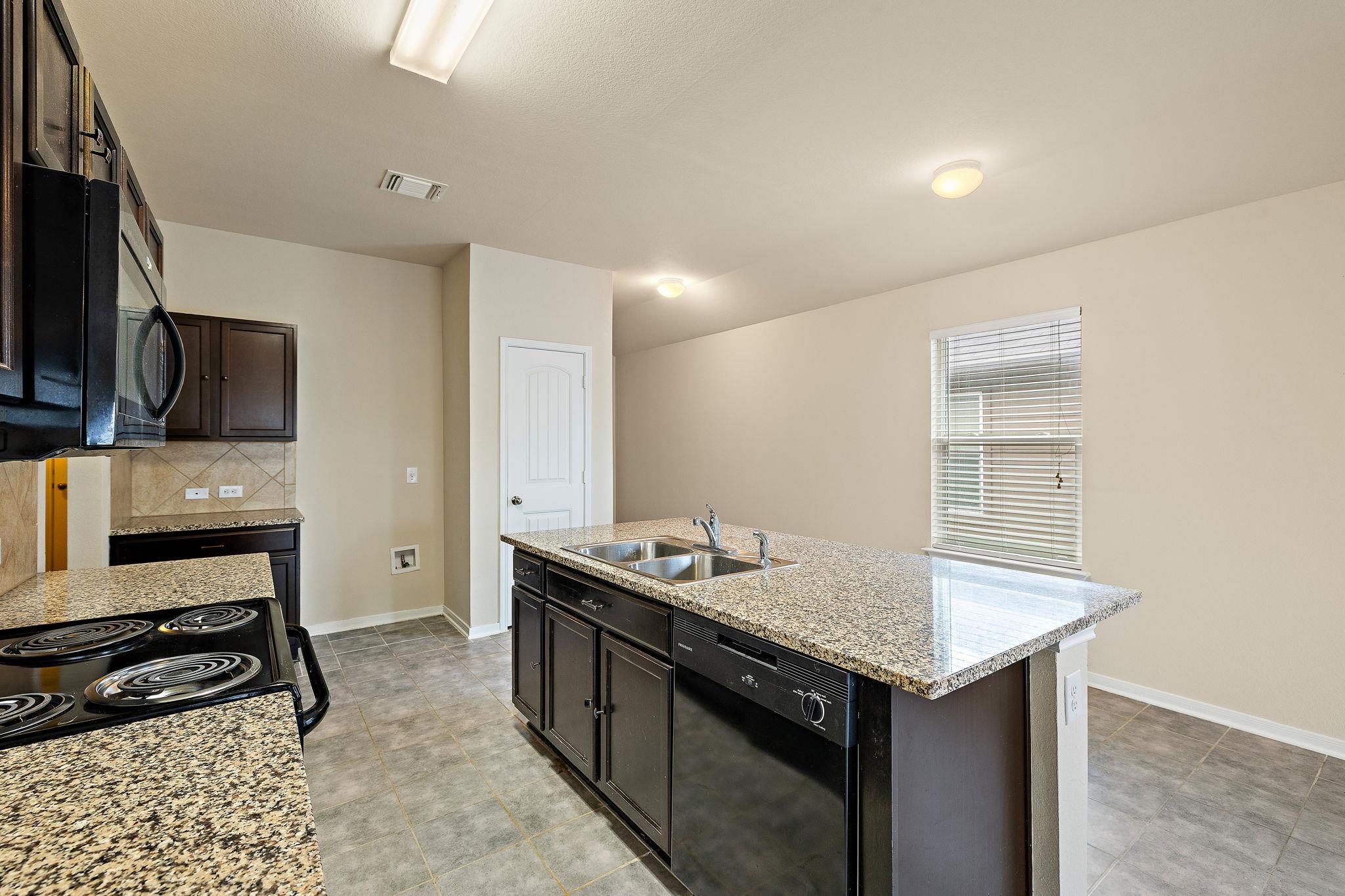 12111 Stoneridge Gap Ln Property Photo 9