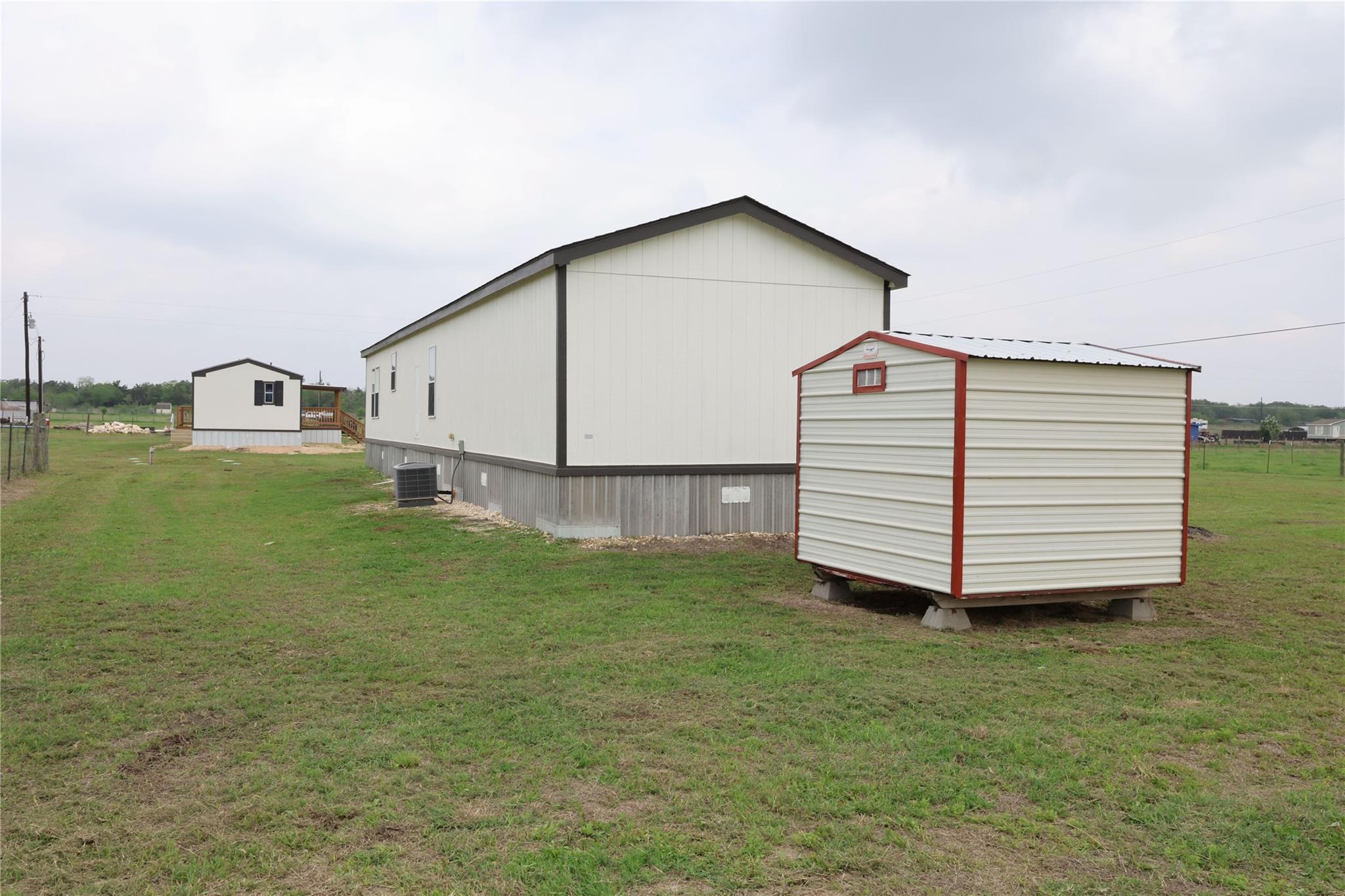 325 Lytton Ln Property Photo 2