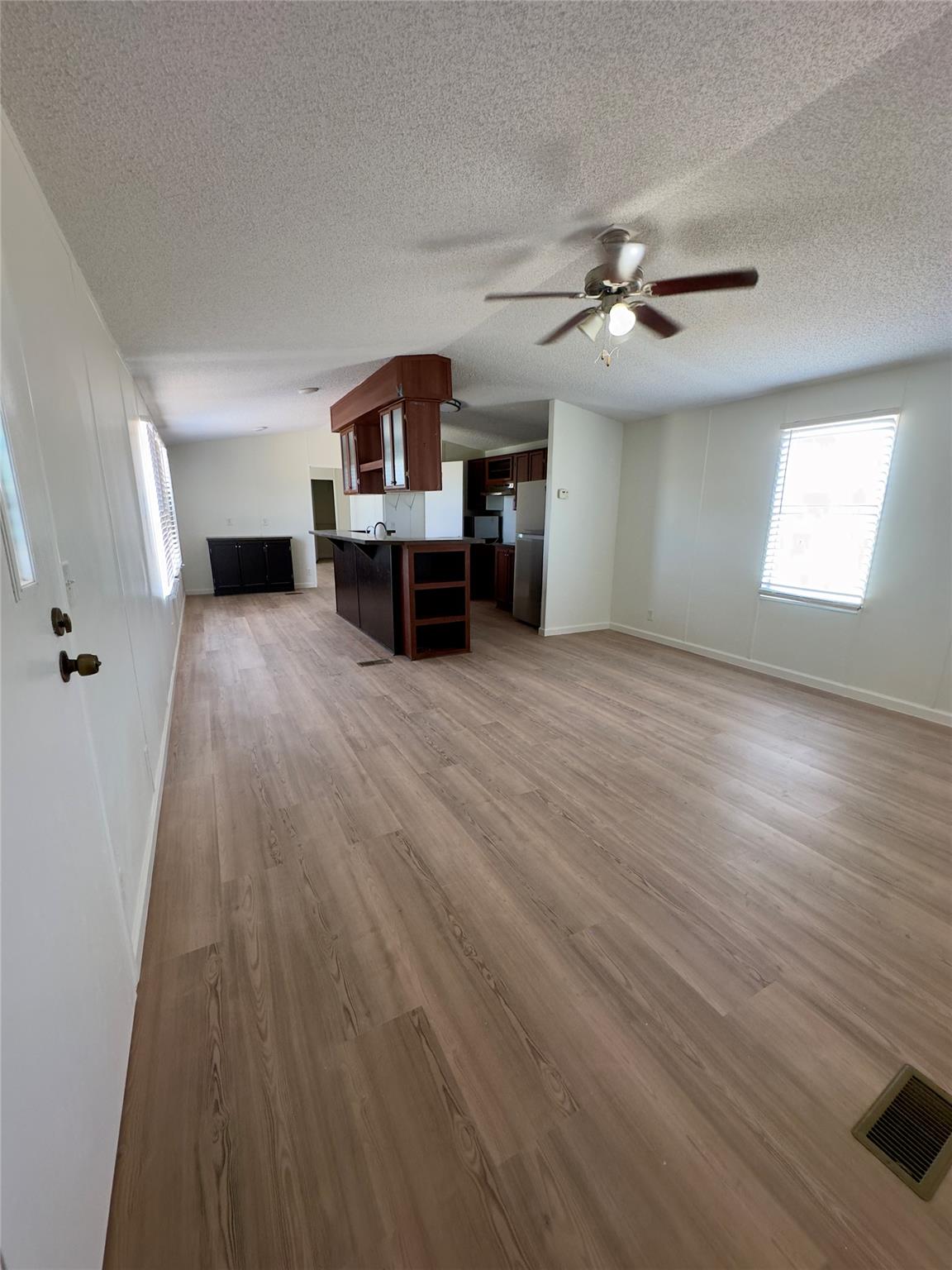 325 Lytton Ln Property Photo 4