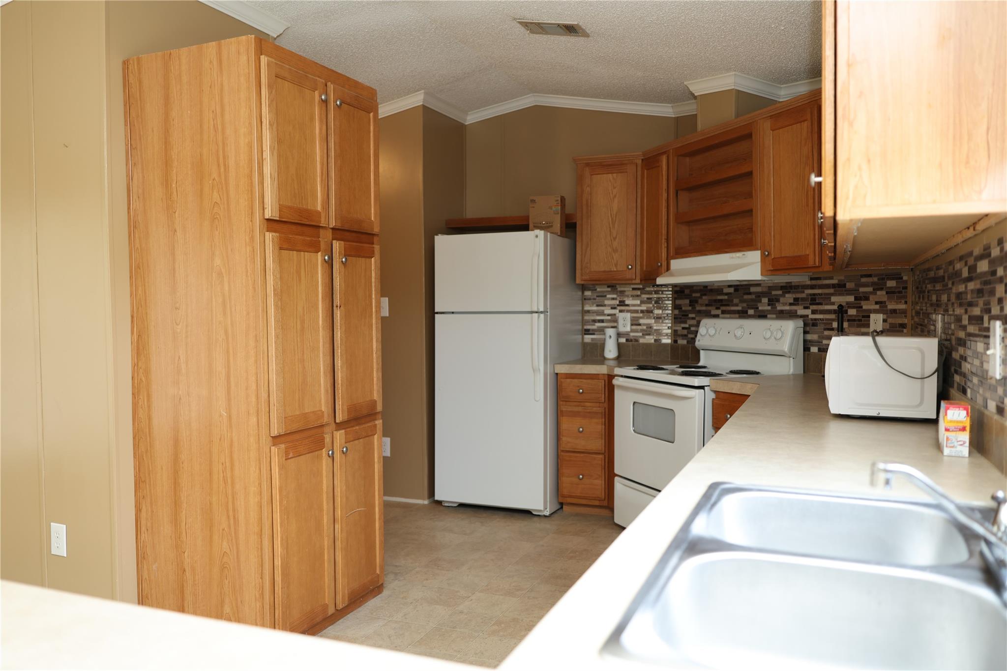 325 Lytton Ln Property Photo 15