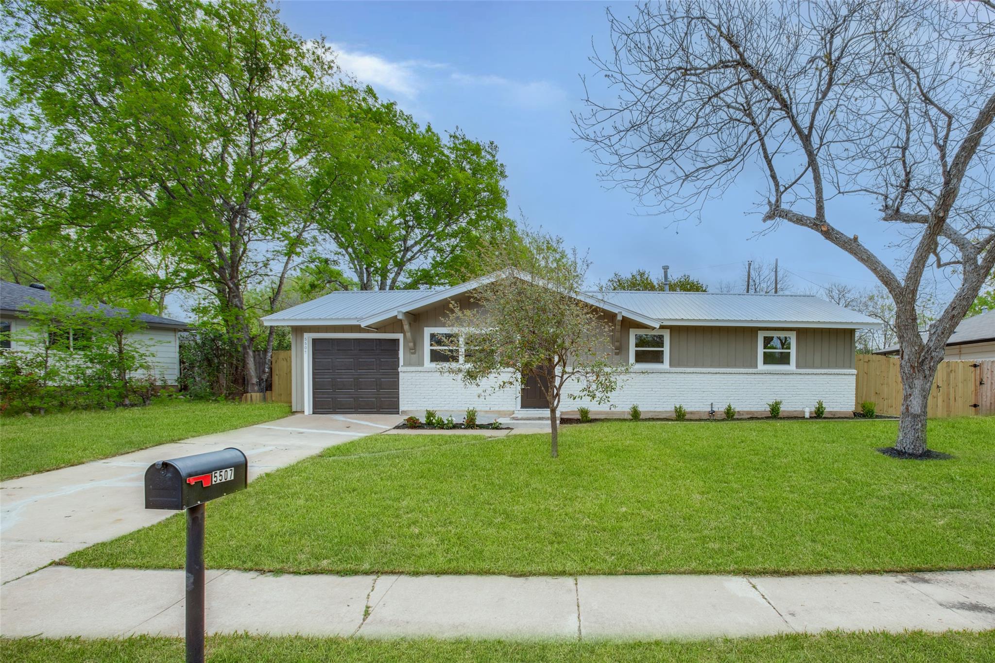 5507 Gloucester Ln Property Photo 1