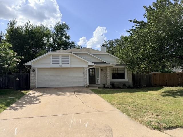 1920 White Oak Cir Property Photo 1