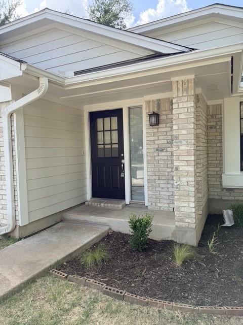 1920 White Oak Cir Property Photo 2