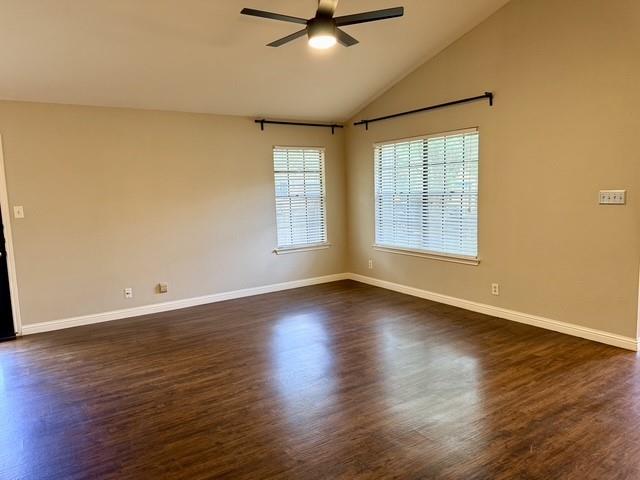 1920 White Oak Cir Property Photo 6