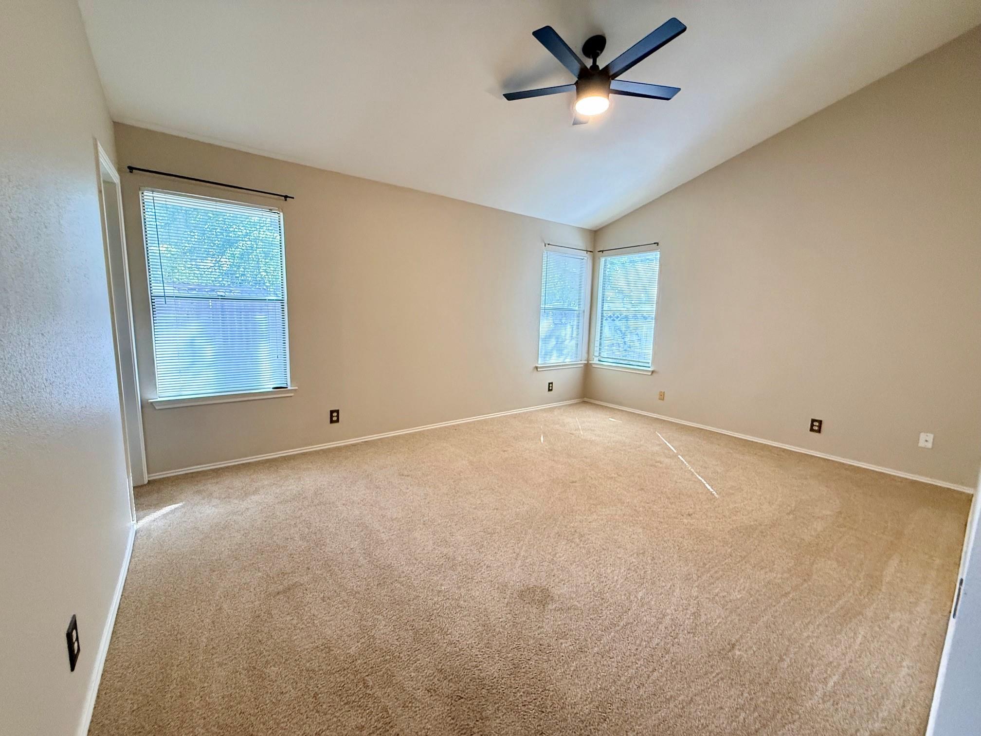 1920 White Oak Cir Property Photo 9