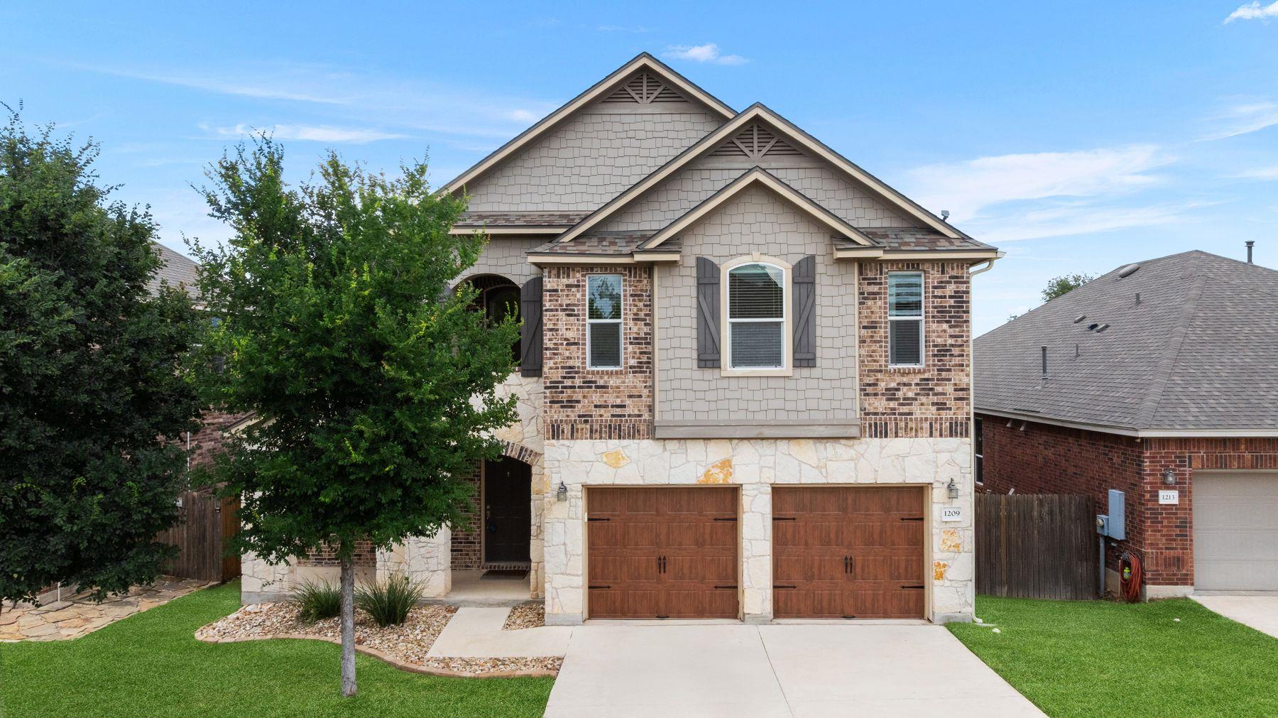 1209 Half Hitch Trl Property Photo 2