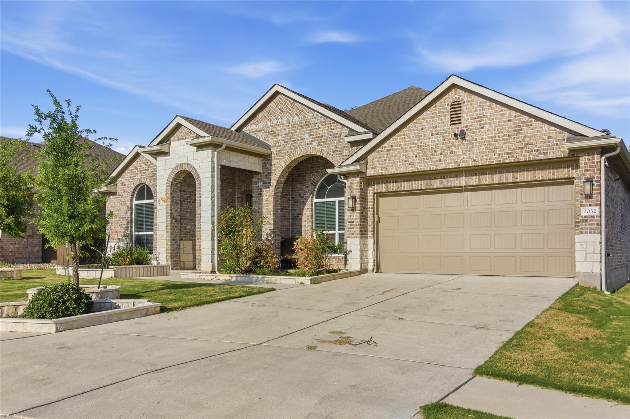2032 Rushing Ranch Path Property Photo 2