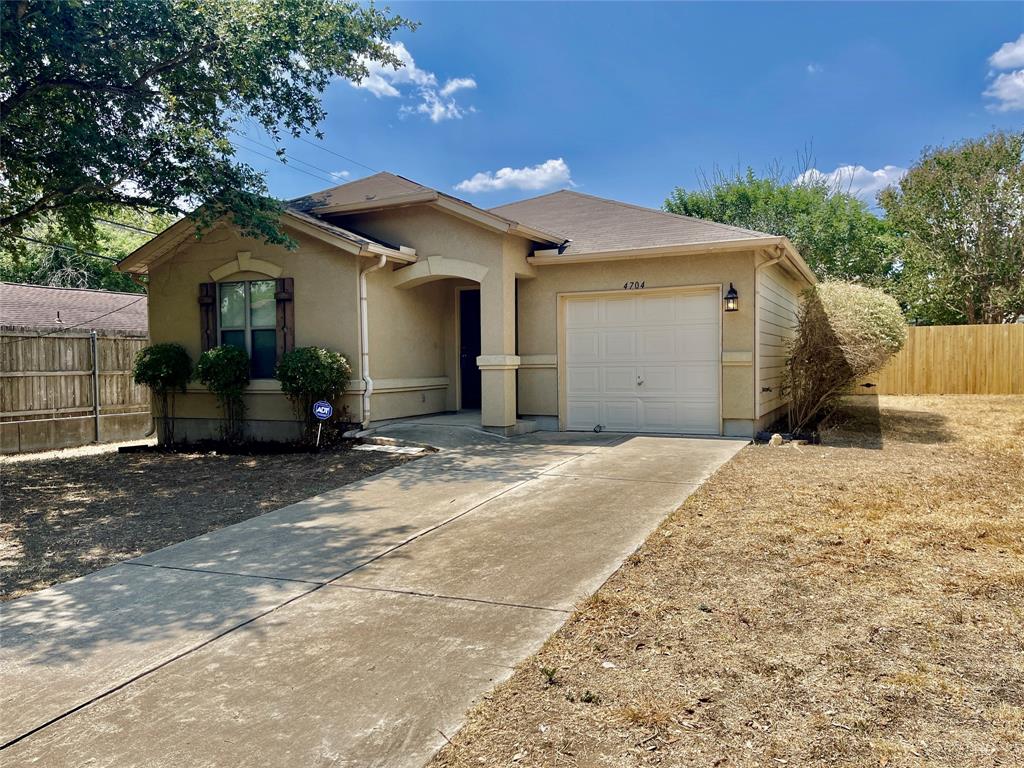 4704 Cypress Bnd Property Photo 2