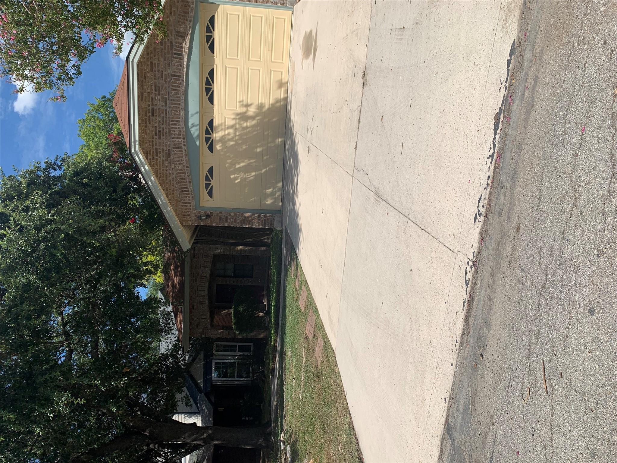 3215 Tree Grove Dr Property Photo 1