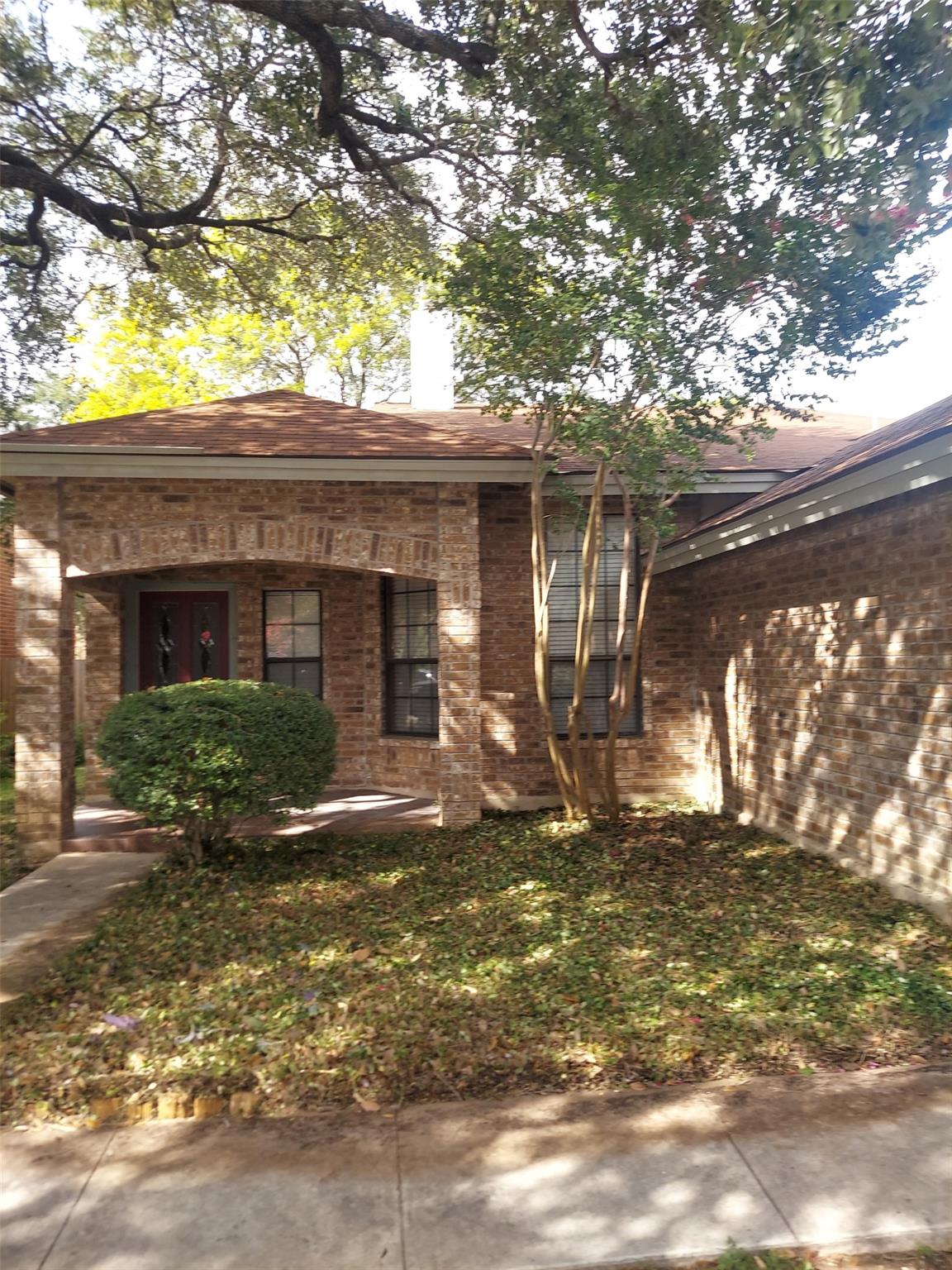 3215 Tree Grove Dr Property Photo 3