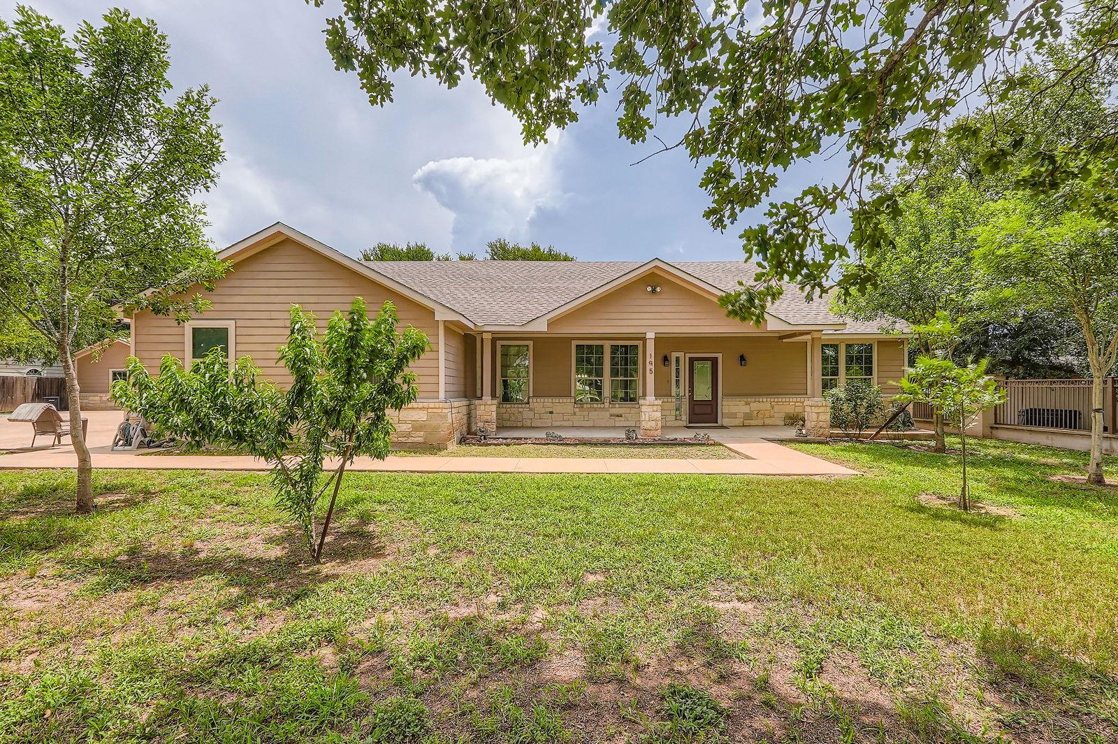 195 Heritage Oaks Dr Property Photo 1