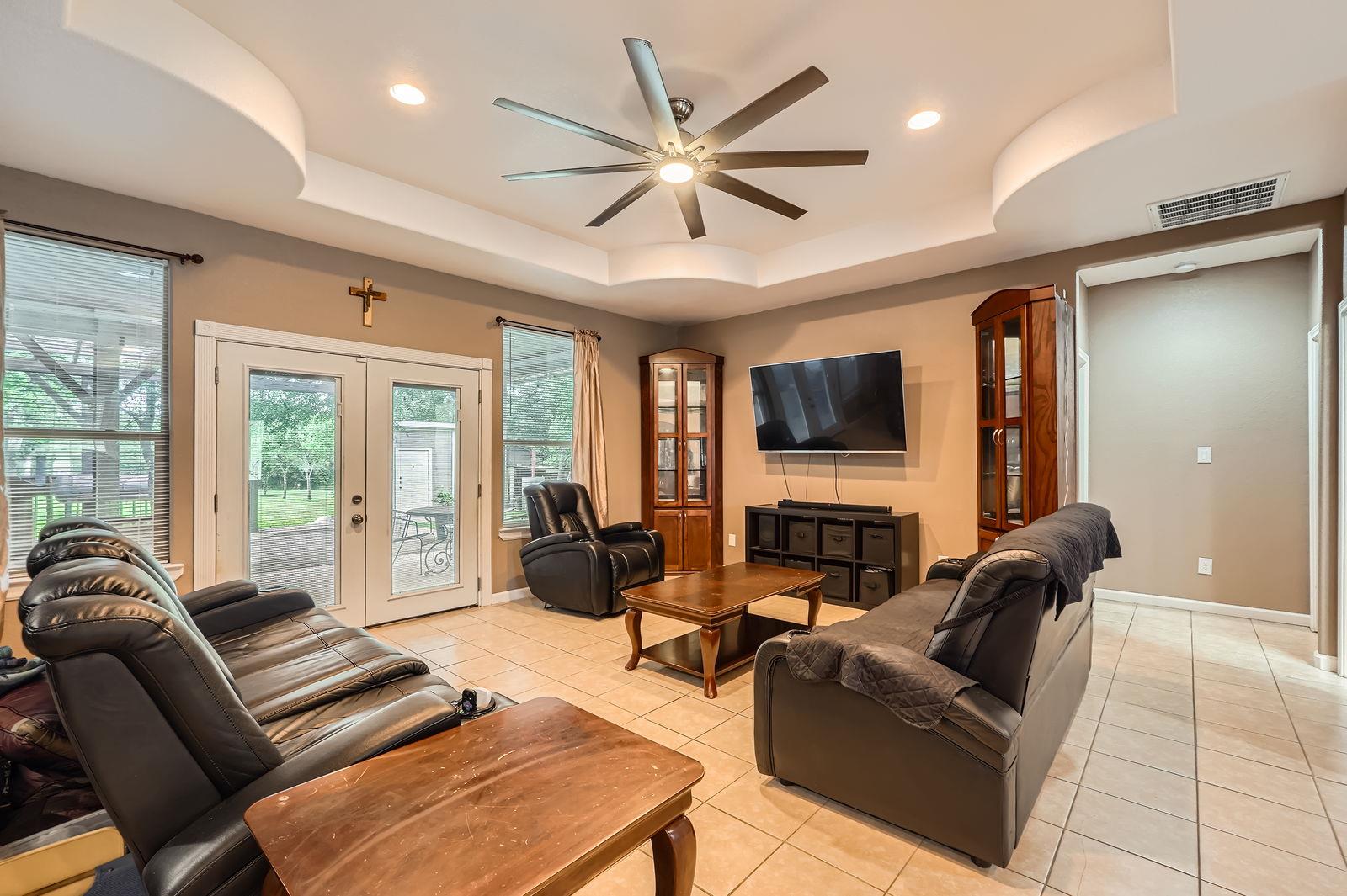 195 Heritage Oaks Dr Property Photo 5