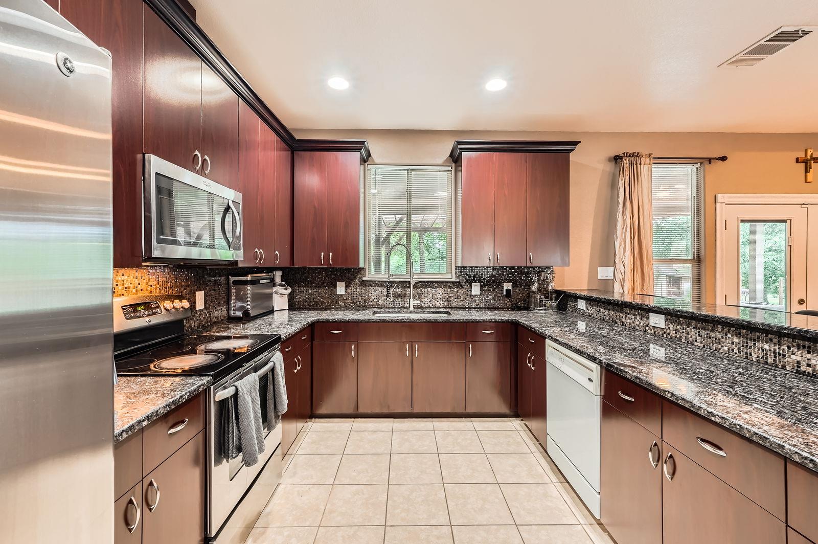 195 Heritage Oaks Dr Property Photo 8