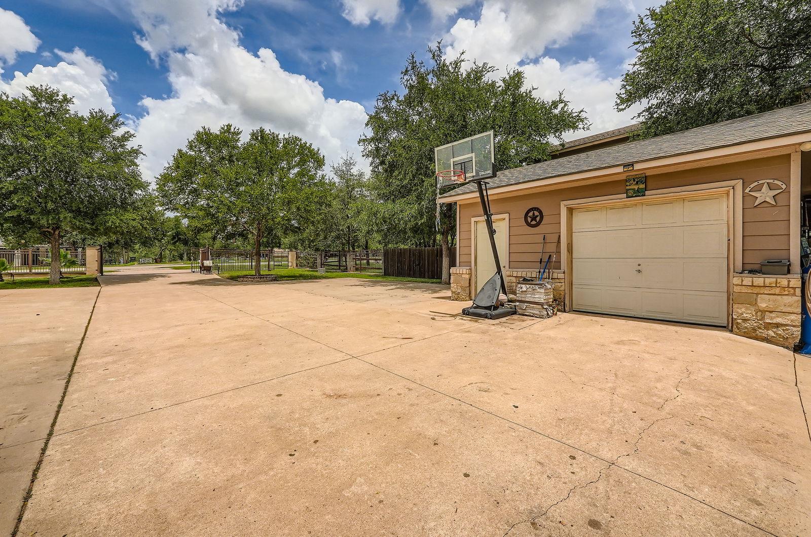 195 Heritage Oaks Dr Property Photo 33