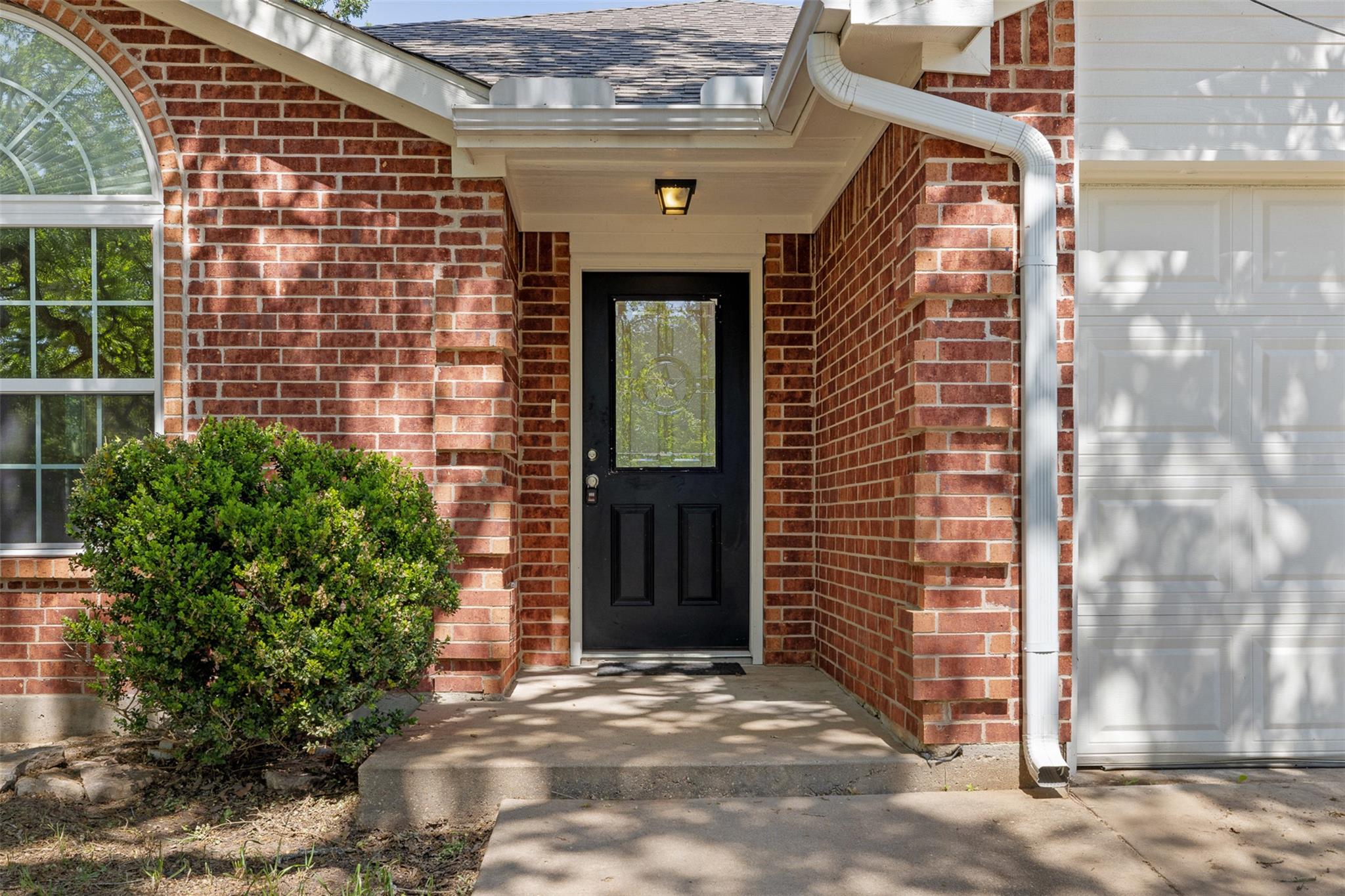 688 Rolling Oaks Dr Property Photo 2