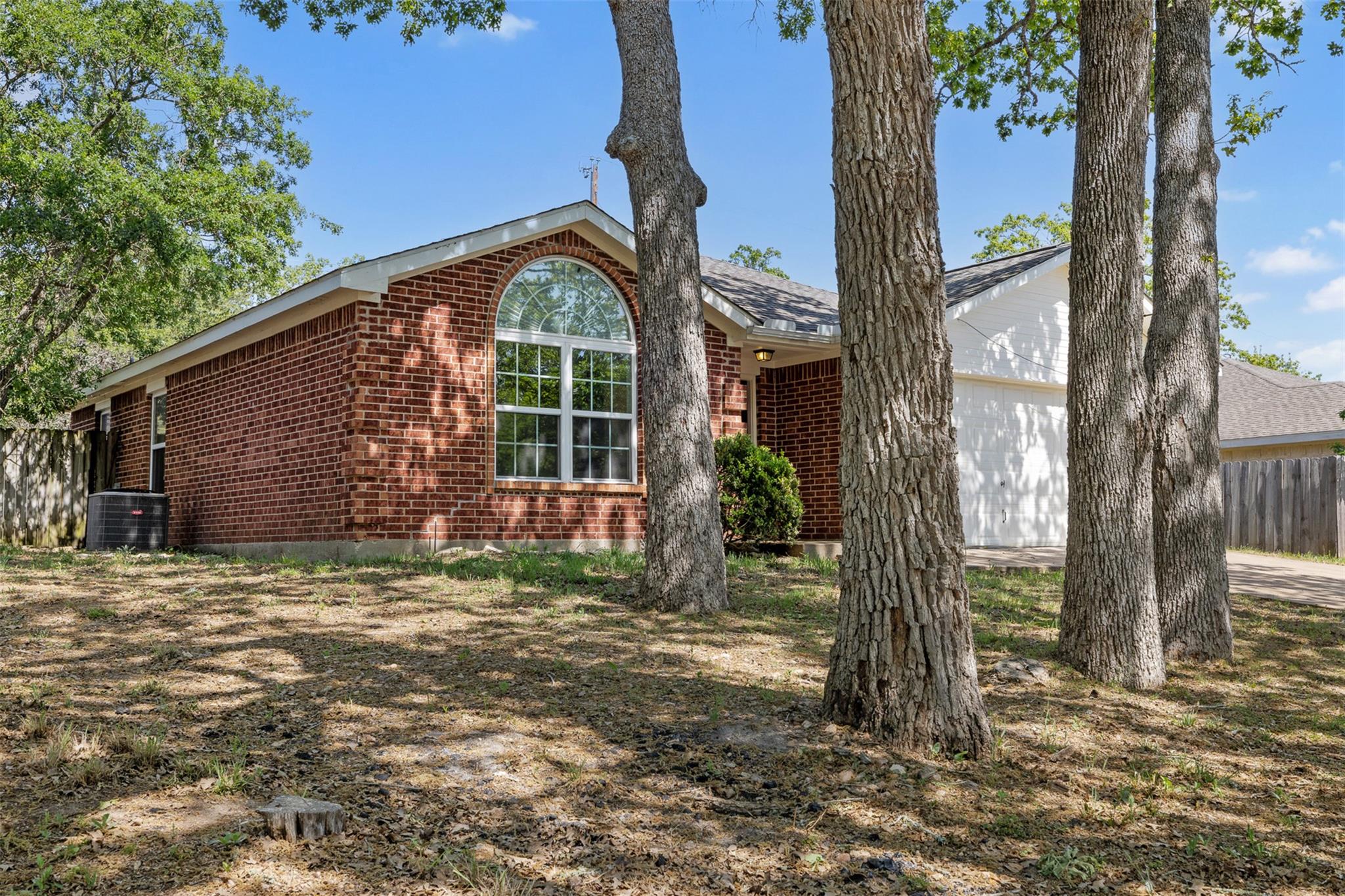 688 Rolling Oaks Dr Property Photo 6