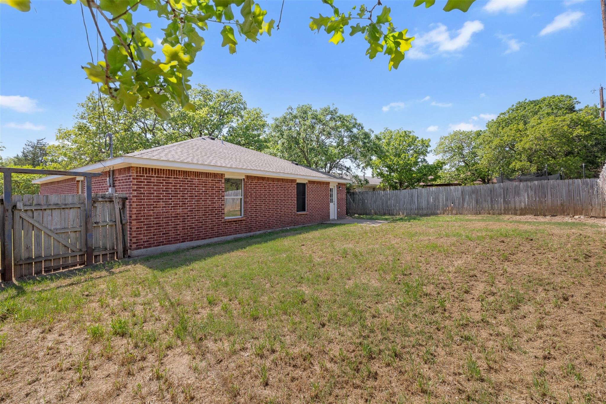 688 Rolling Oaks Dr Property Photo 7