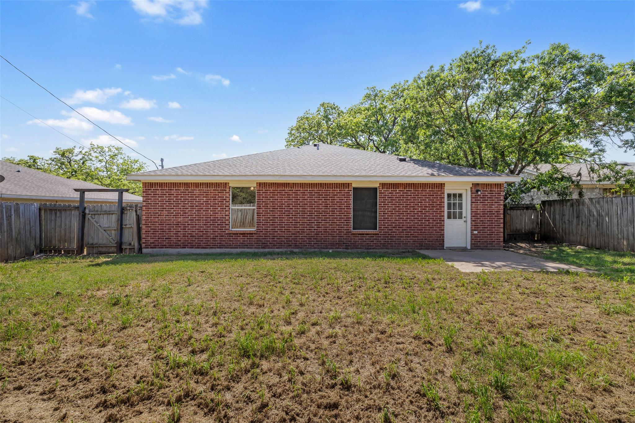 688 Rolling Oaks Dr Property Photo 9