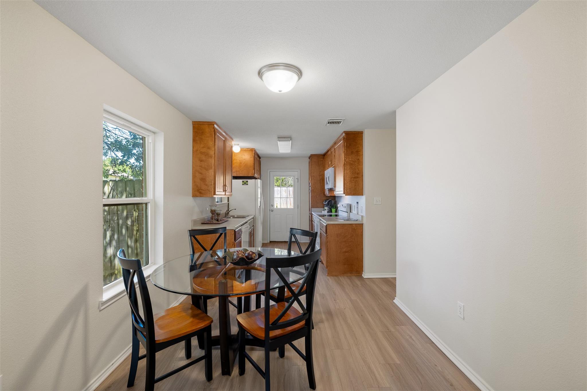 688 Rolling Oaks Dr Property Photo 12