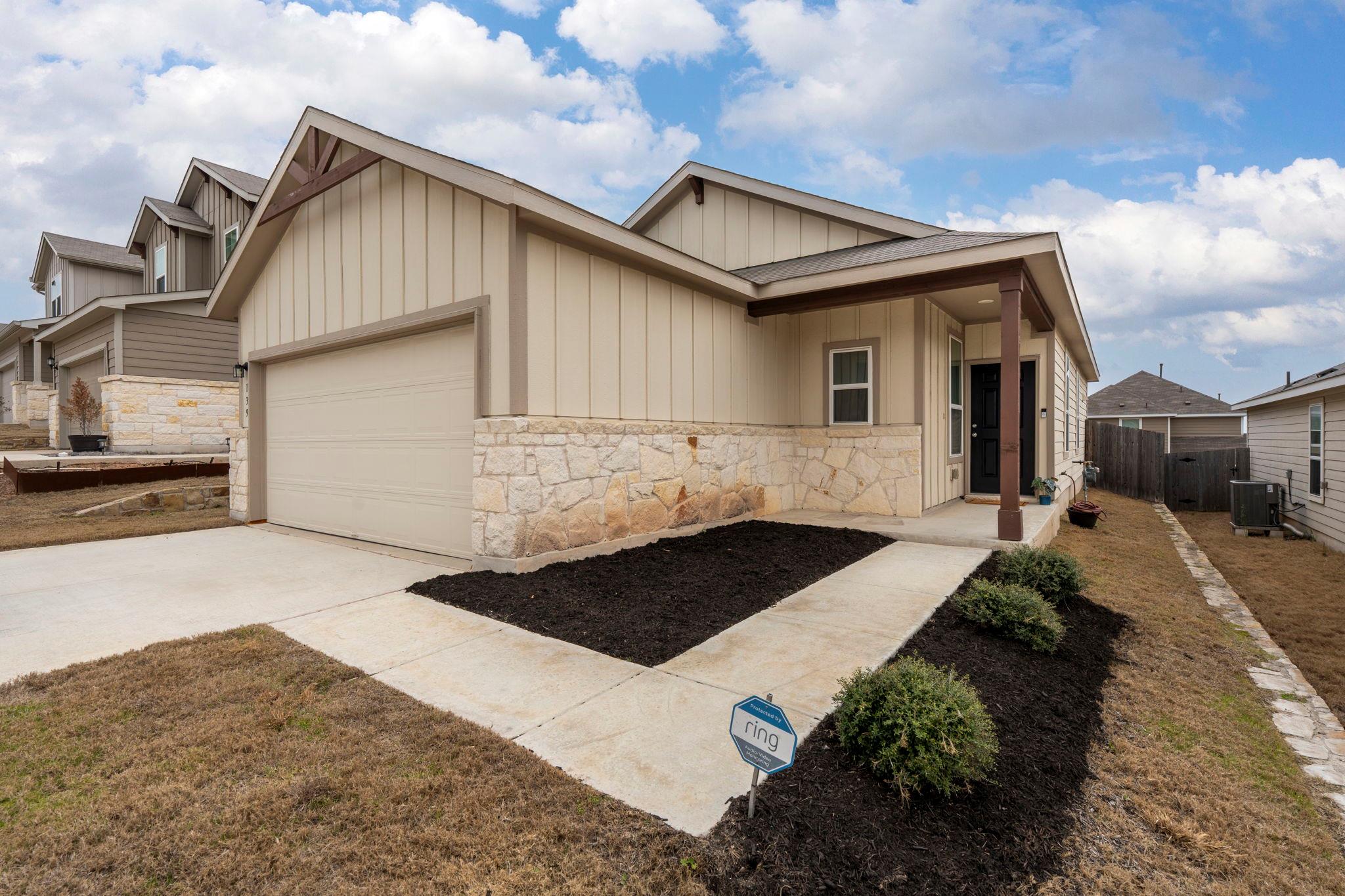 139 Leatherleaf Dr Property Photo 1