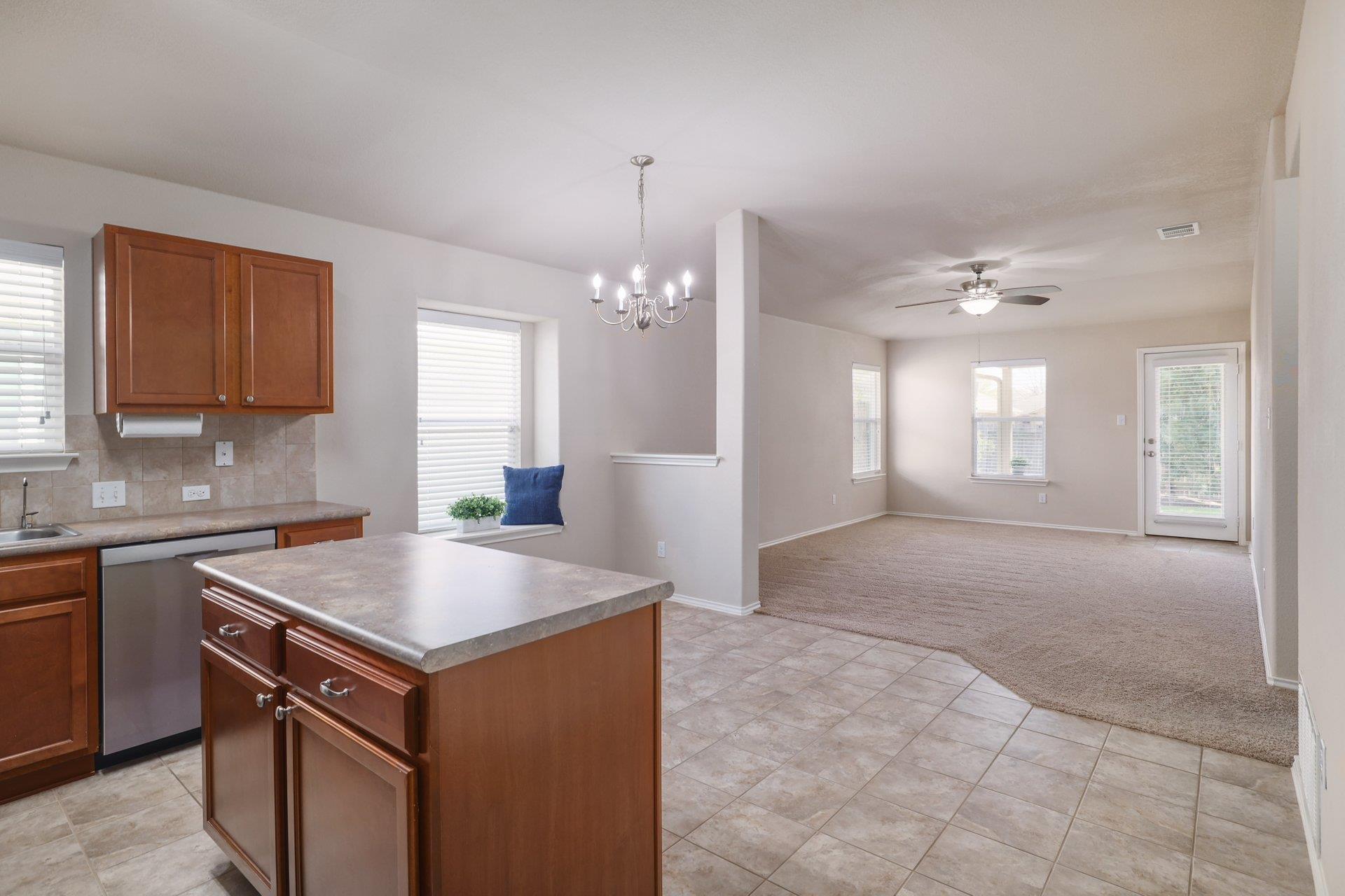 293 Bloomsbury Dr Property Photo 3